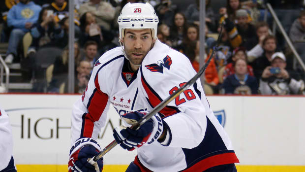 daniel-winnik-capitals-ear-injury.jpg